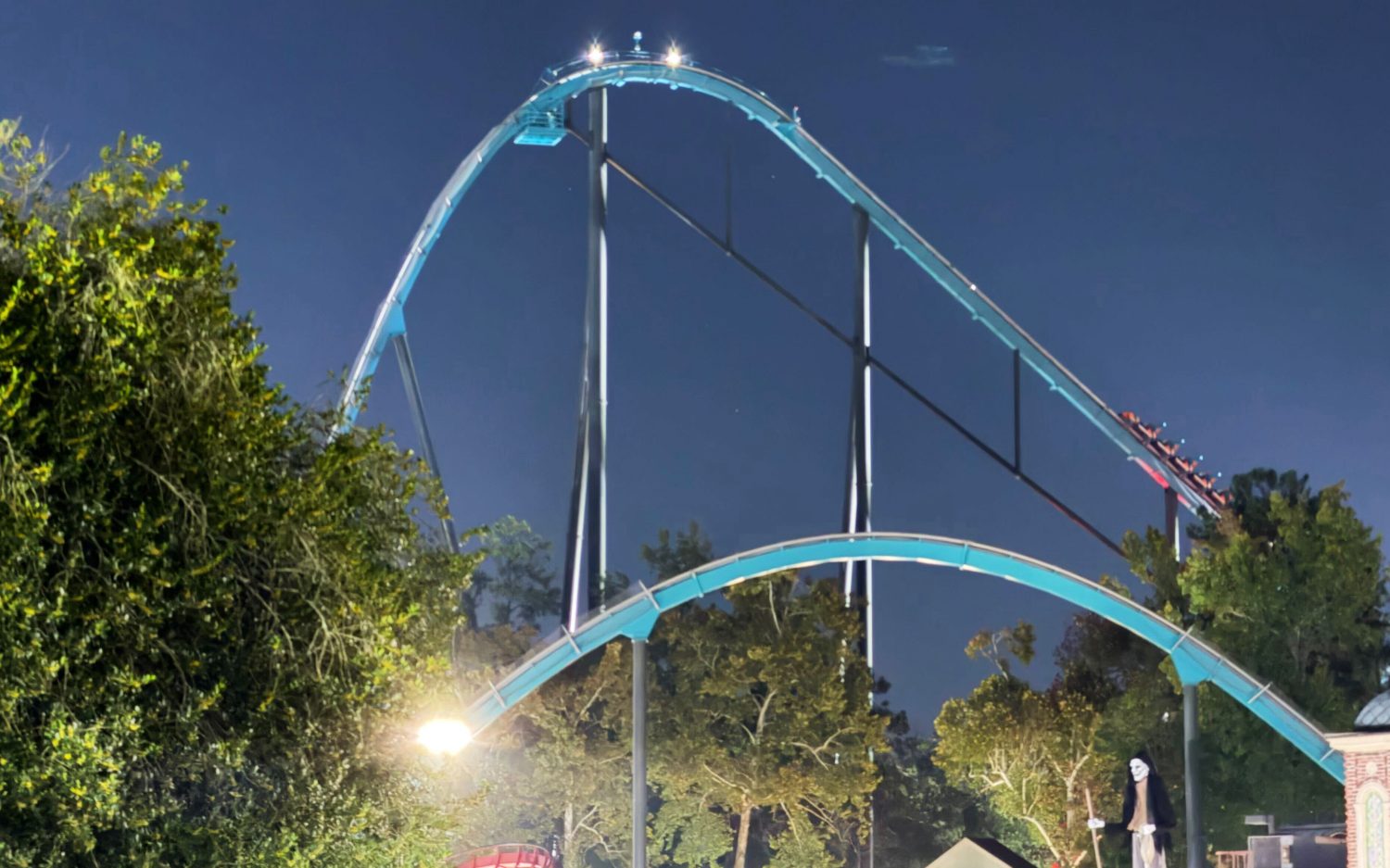 One dead in Georgia Six Flags roller coaster accident