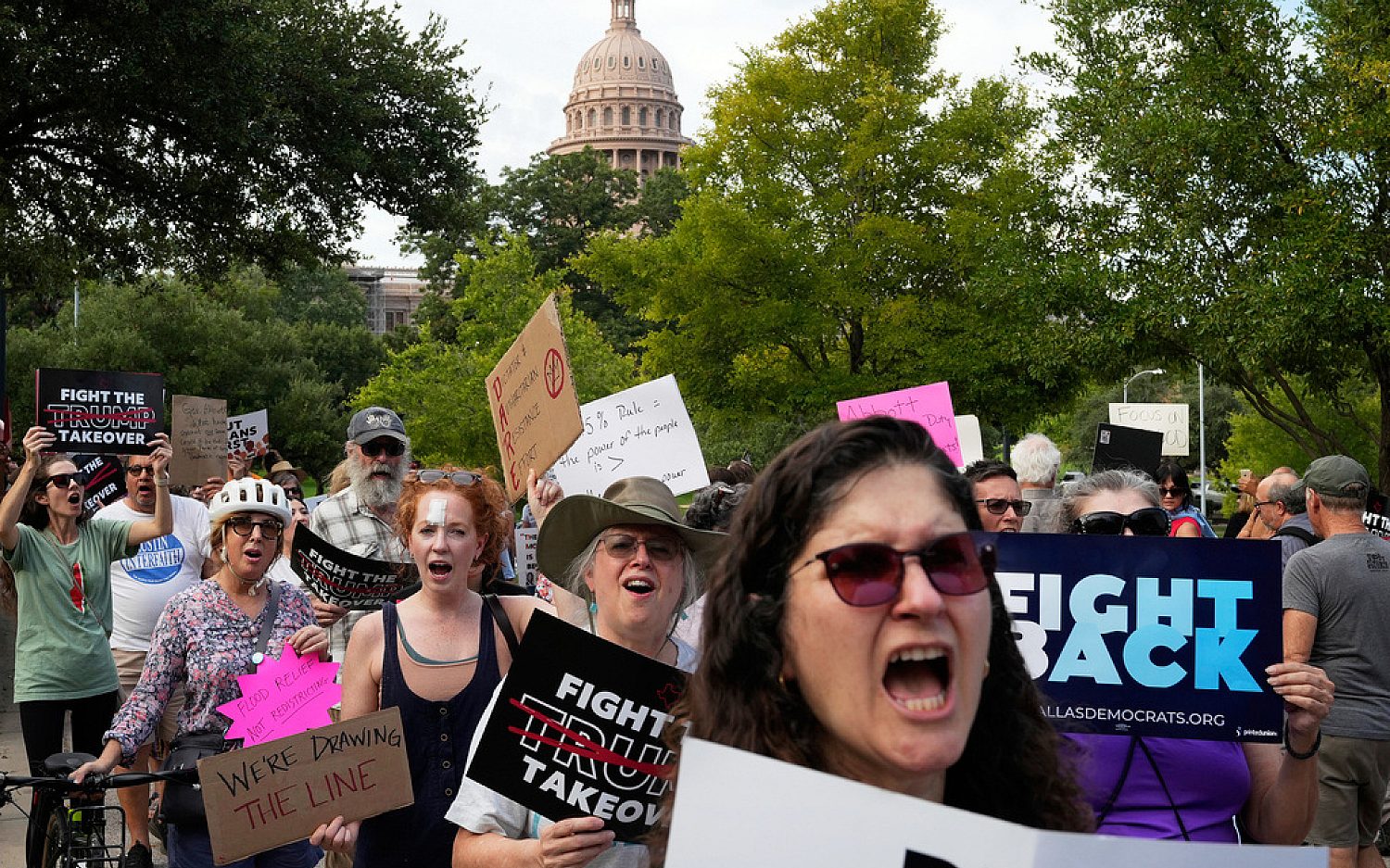 Arrest warrants issued for absent Texas Democratic reps