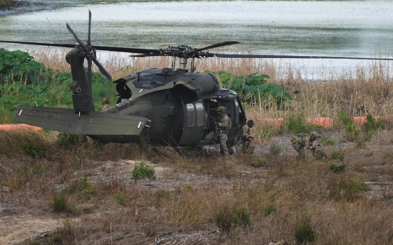 Military deploys hundreds of soldiers to U.S. southern border