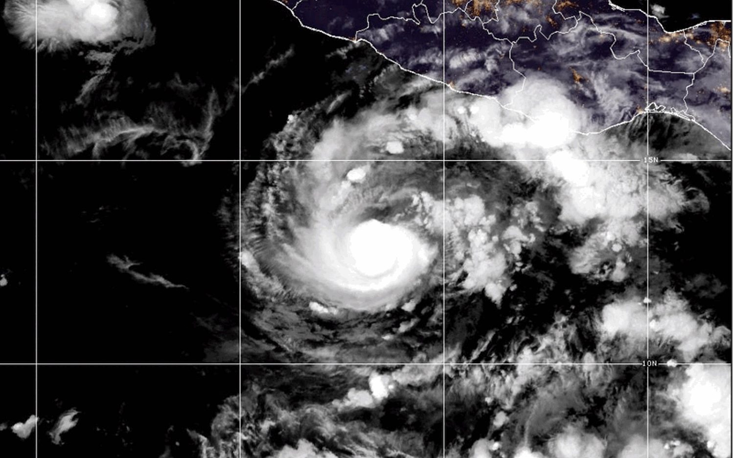 Powerful Hurricane Trudy nears Mexico; floods expected