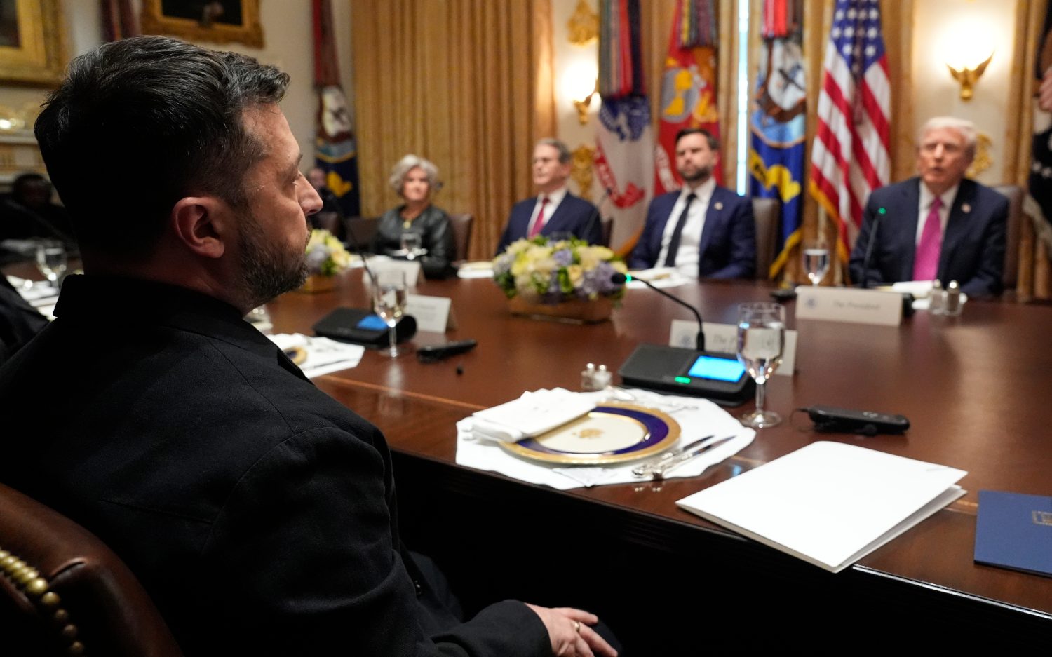 Zelenskyy, Trump discuss weapons, strategies at meeting