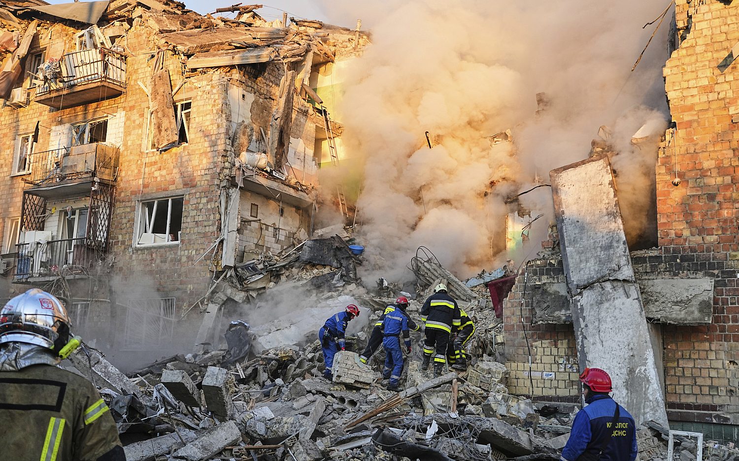 Russian strikes on Kyiv kill more than a dozen, damage EU building