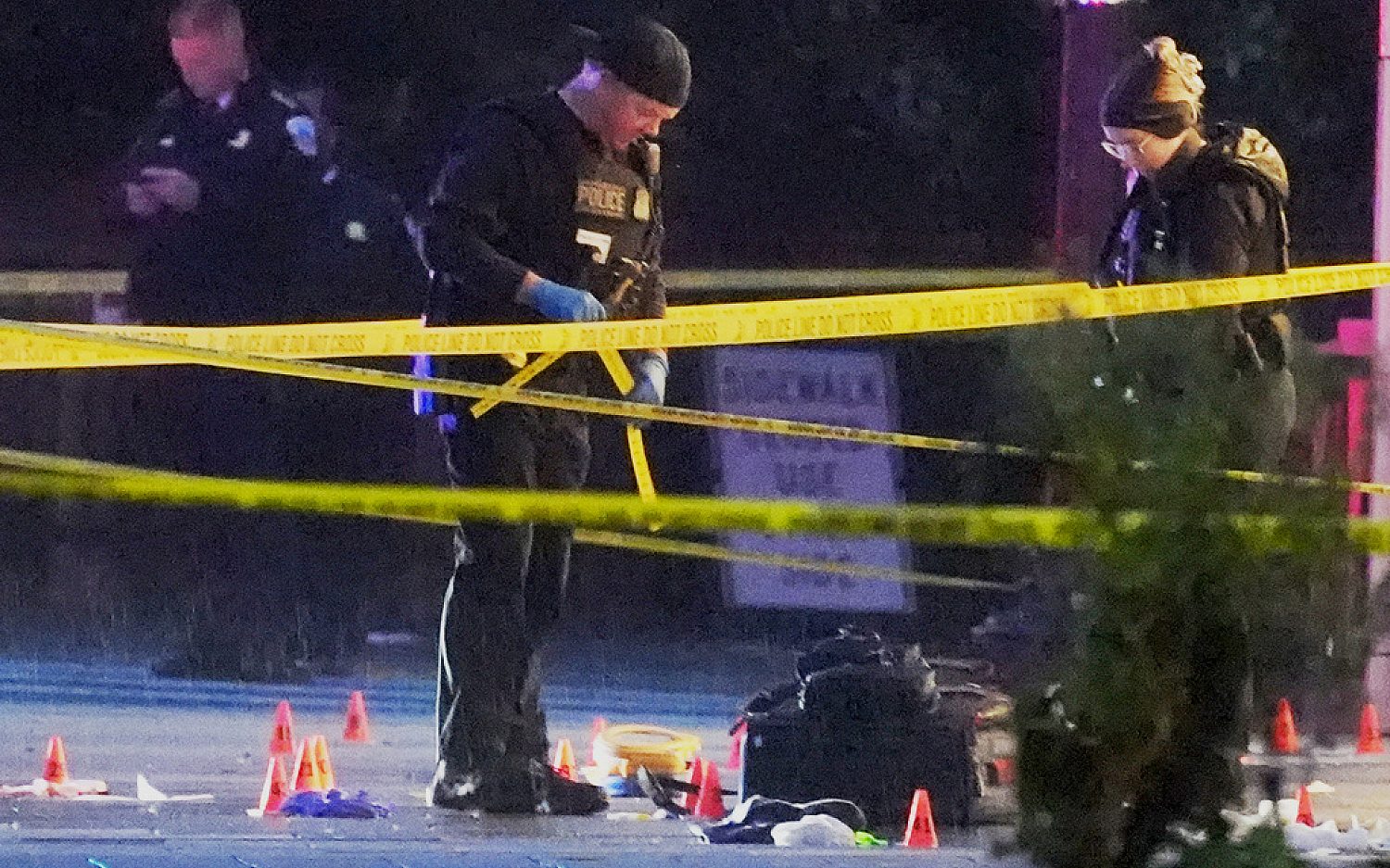 Secret Service says gunman dead after opening fire near White House