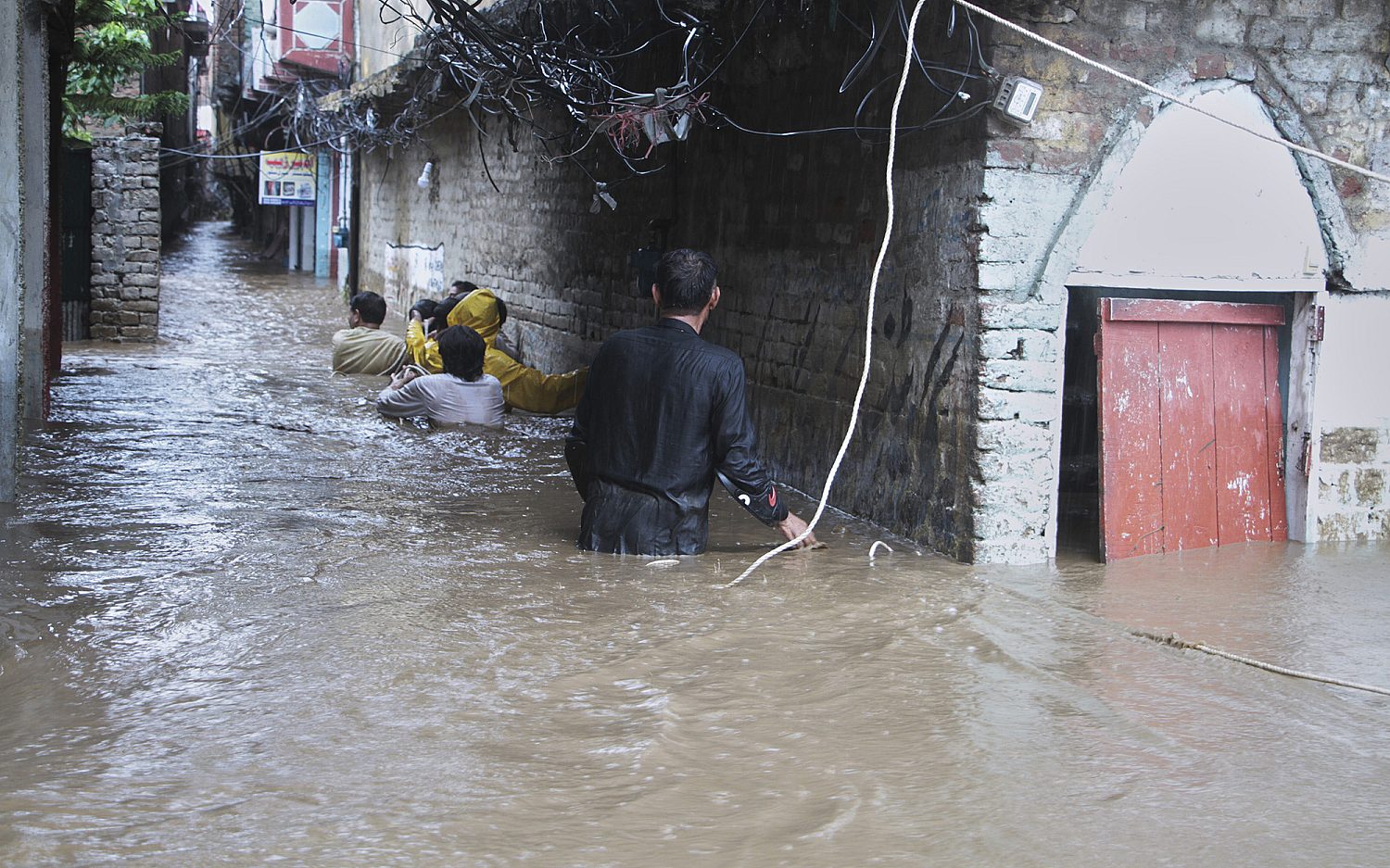 Flash floods kill nearly 200 in Pakistan, Kashmir