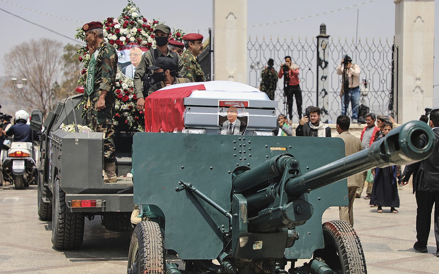 Houthi rebels raid UN offices, take 11 personnel