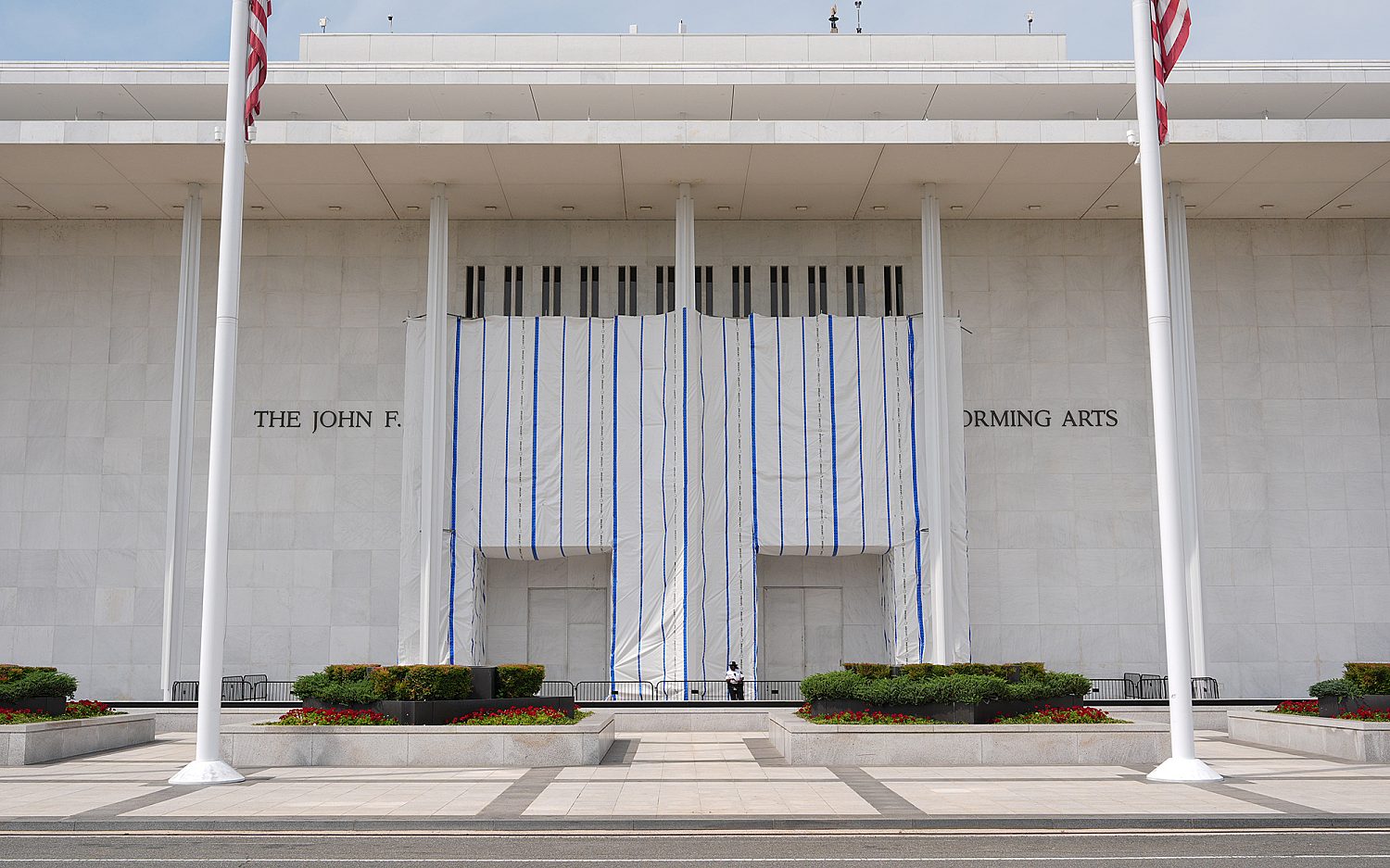 Kennedy Center board votes to close as judge blocks name change