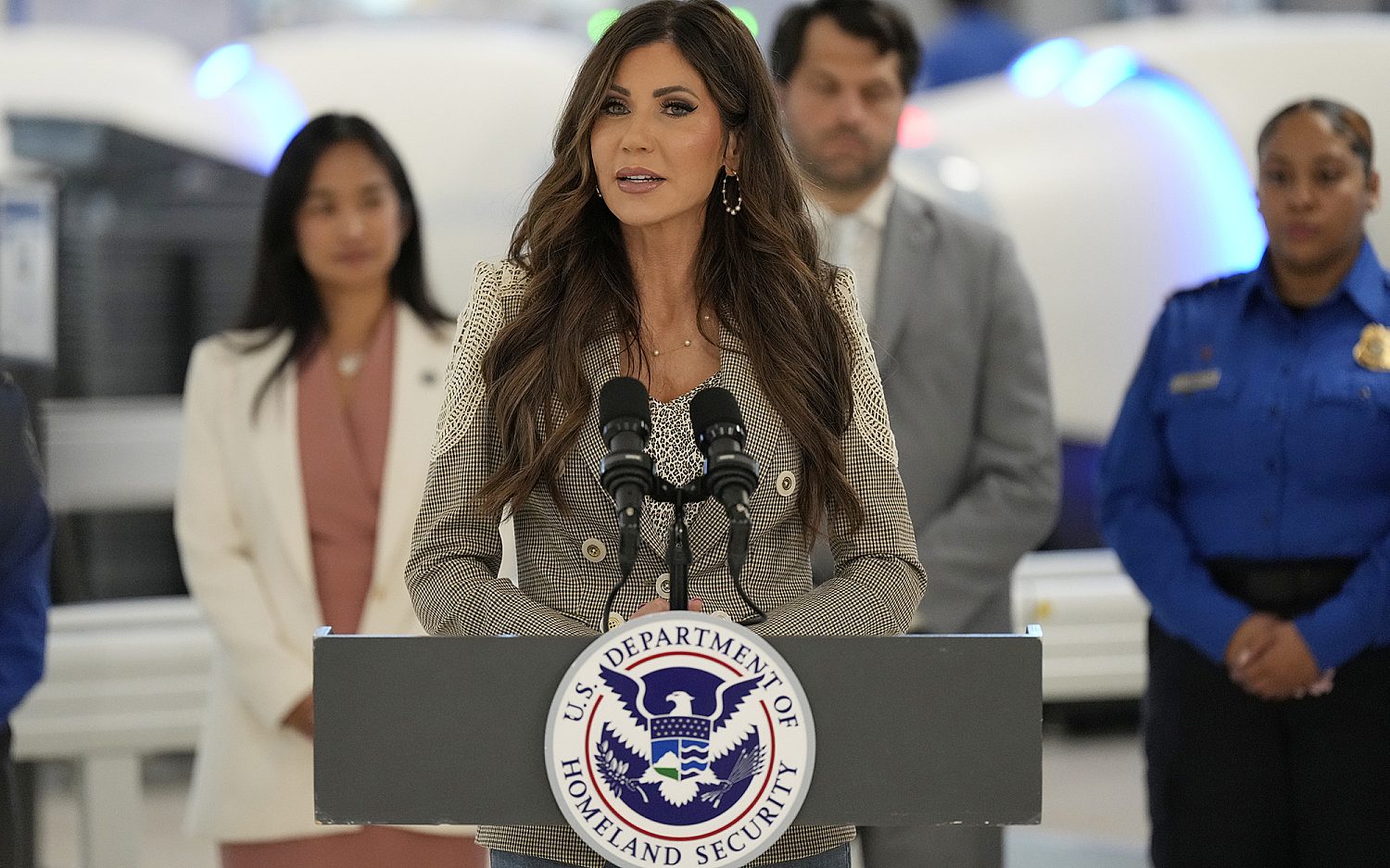 Noem slams Nashville mayor, highlights crime among illegal migrants