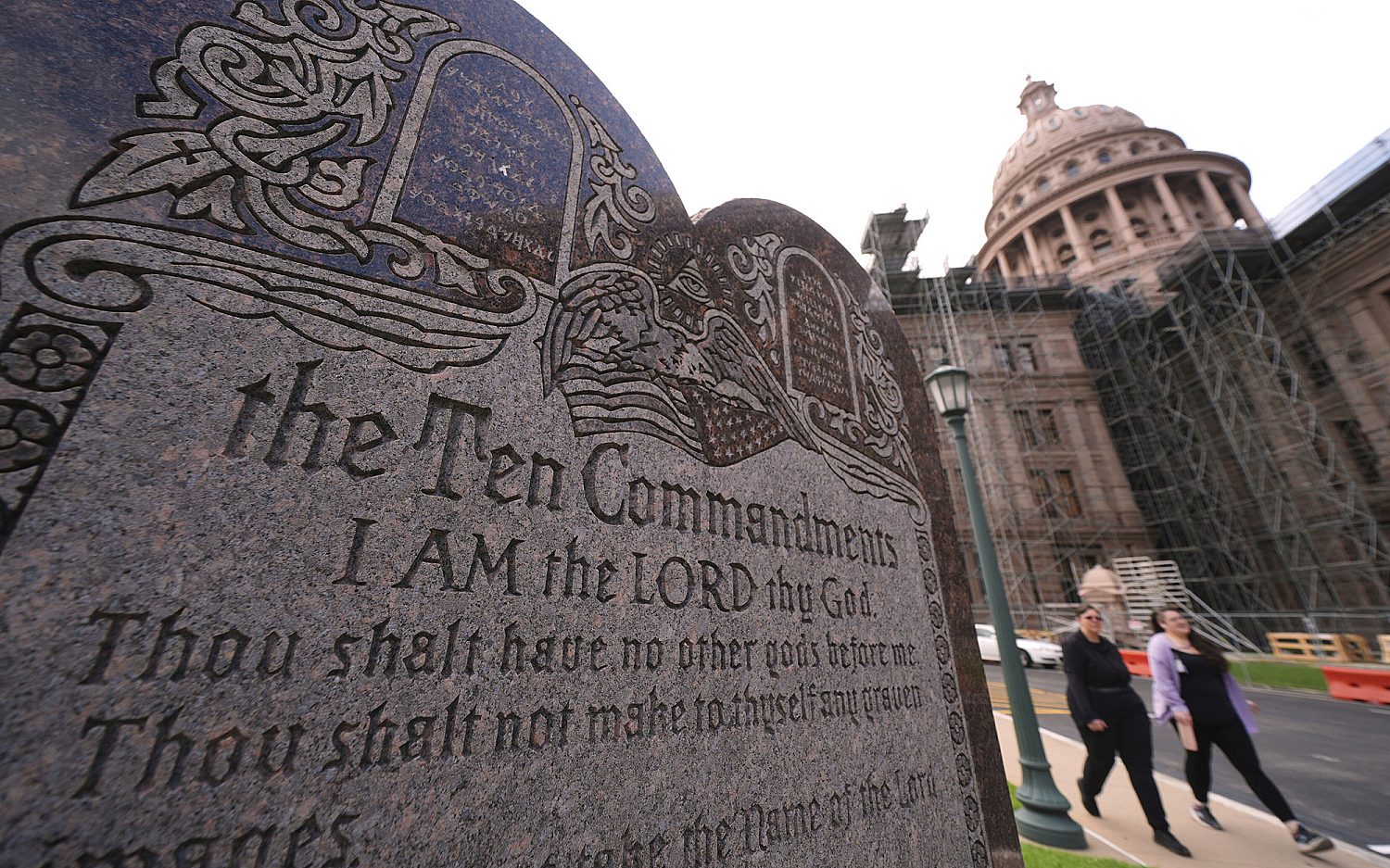 Judge blocks Texas Ten Commandments law