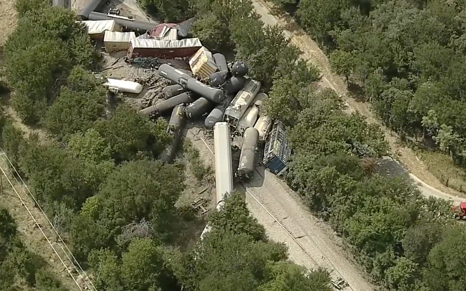 No injuries after 35-car train derailment in Texas