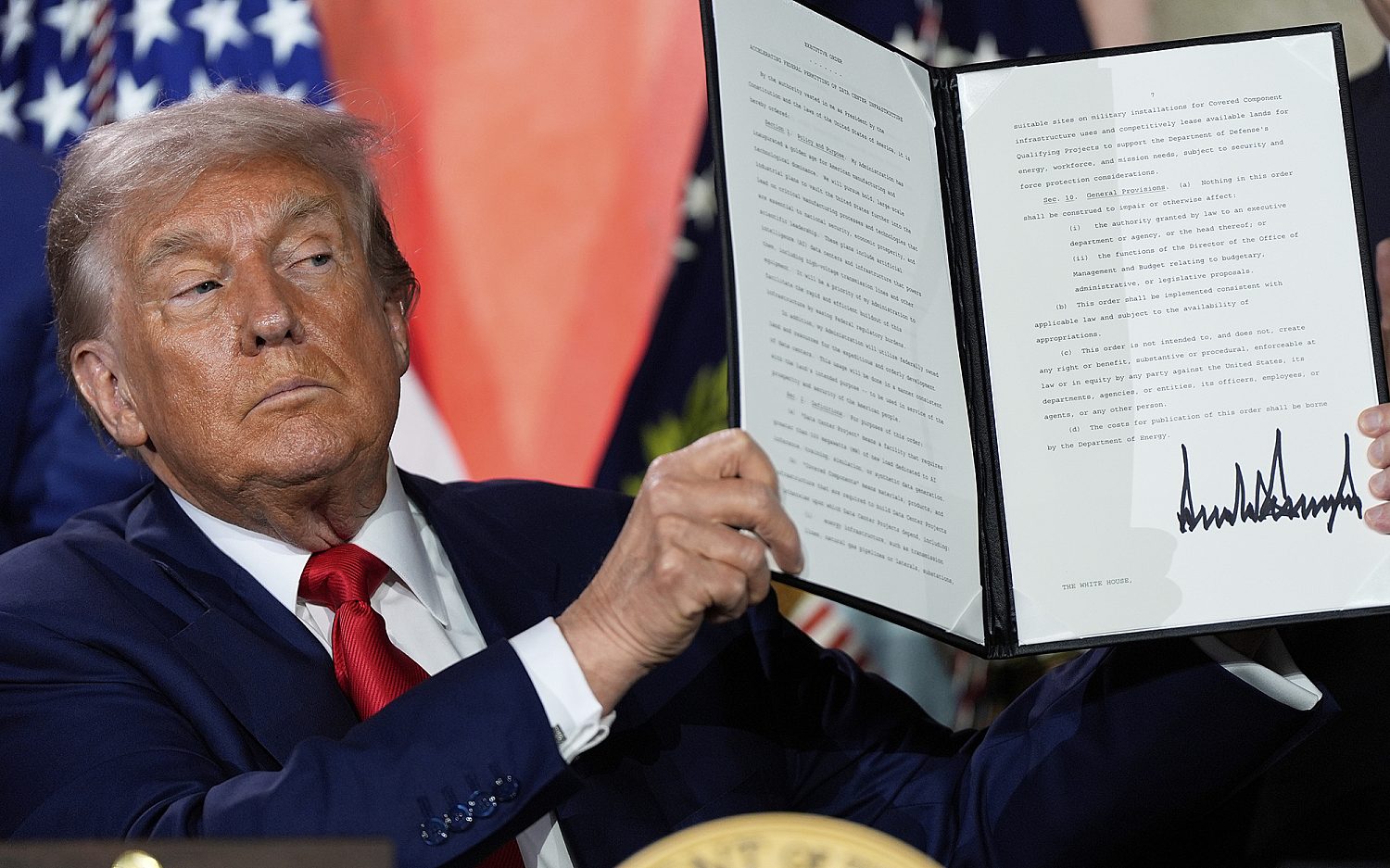 Trump signs executive orders on college athlete rights, homelessness